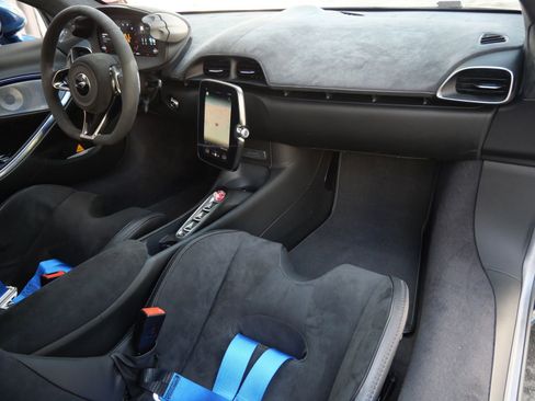 Used 2023 McLaren Artura image 10