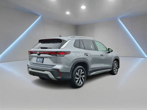 Used 2025 Volkswagen Tiguan S image 5