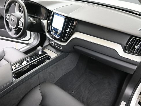 Certified 2025 Volvo XC60 T8 Plus w/ Protection Package Premier AWD/4WD image 13