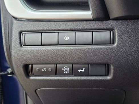 Used 2025 Nissan Rogue SV FWD image 36