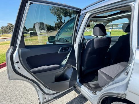 Used 2014 Subaru Forester 2.5i Premium w/ Popular Package #2 AWD/4WD image 33