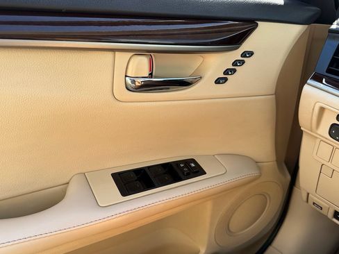 Used 2013 Lexus ES 350 w/ Luxury Pkg FWD image 24