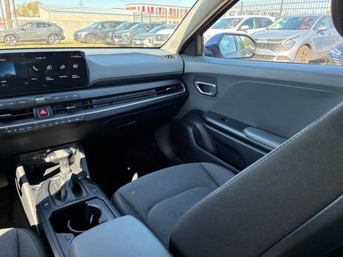 Used 2025 Kia K4 LXS image 28