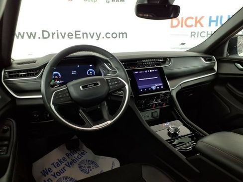 Used 2023 Jeep Grand Cherokee L Laredo AWD/4WD image 10