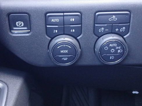 Used 2025 Chevrolet Silverado 1500 LT Trail Boss w/ Protection Package AWD/4WD image 12