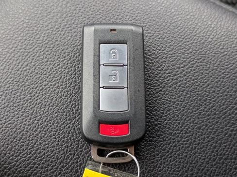 Used 2018 Mitsubishi Outlander LE AWD/4WD image 33