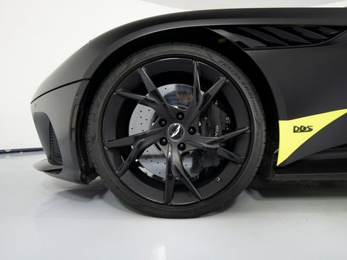 Used 2022 Aston Martin DBS Superleggera image 9