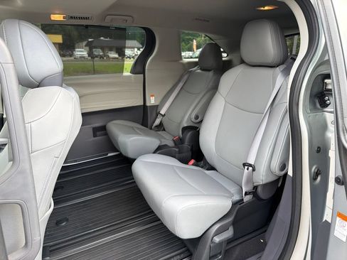 Used 2024 Toyota Sienna XLE AWD/4WD image 20