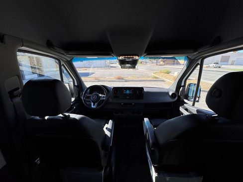 Used 2021 Mercedes-Benz Sprinter 2500 image 24