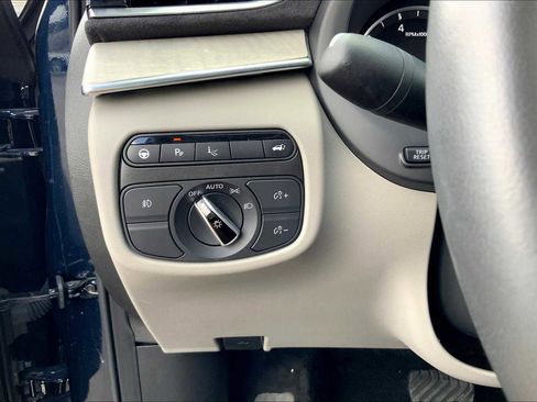 Used 2024 INFINITI QX50 Sensory image 31