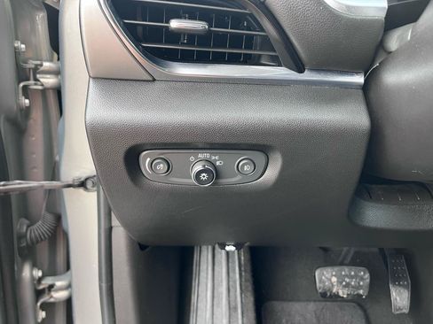 Used 2018 Chevrolet Traverse LT FWD image 31