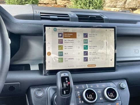 Certified 2024 Land Rover Defender 110 SE image 23