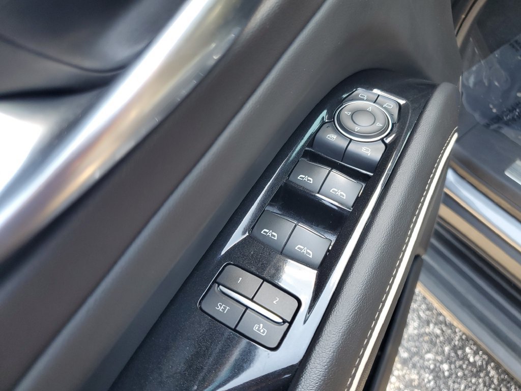 Used 2021 Cadillac Escalade Premium Luxury RWD image 10