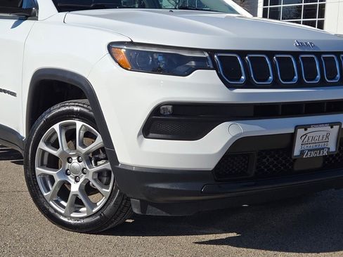 Used 2022 Jeep Compass Latitude w/ Sun and Sound Group image 3