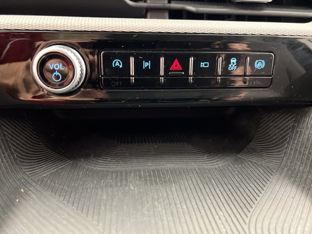 Used 2025 Ford Explorer Active AWD/4WD image 54