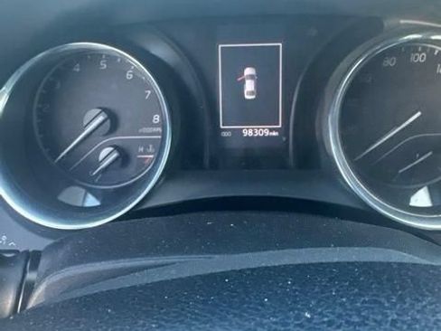 Used 2018 Toyota Camry LE FWD image 16