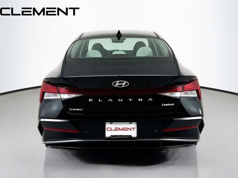 Used 2024 Hyundai Elantra Limited image 8