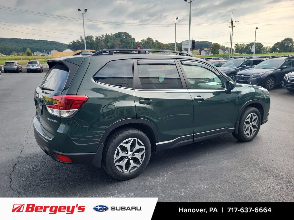 Used 2023 Subaru Forester Premium AWD/4WD image 5