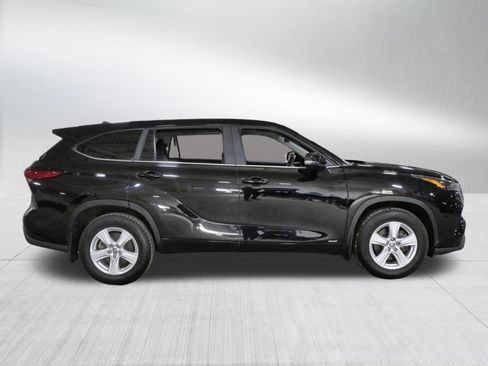 Used 2023 Toyota Highlander LE image 8