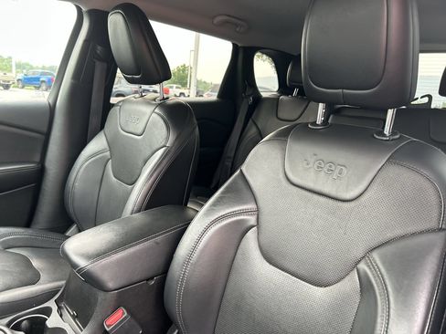 Used 2019 Jeep Cherokee Limited AWD/4WD image 23
