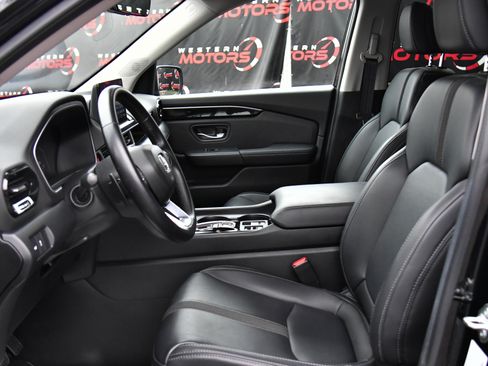 Used 2025 Honda Pilot EX-L image 18