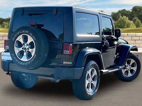 Used 2016 Jeep Wrangler Sahara w/ Connectivity Group AWD/4WD image 8