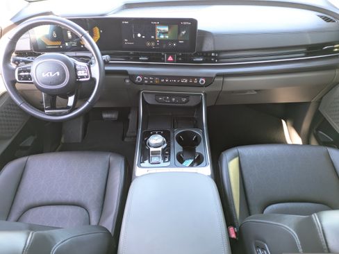 Certified 2025 Kia Carnival EX image 16