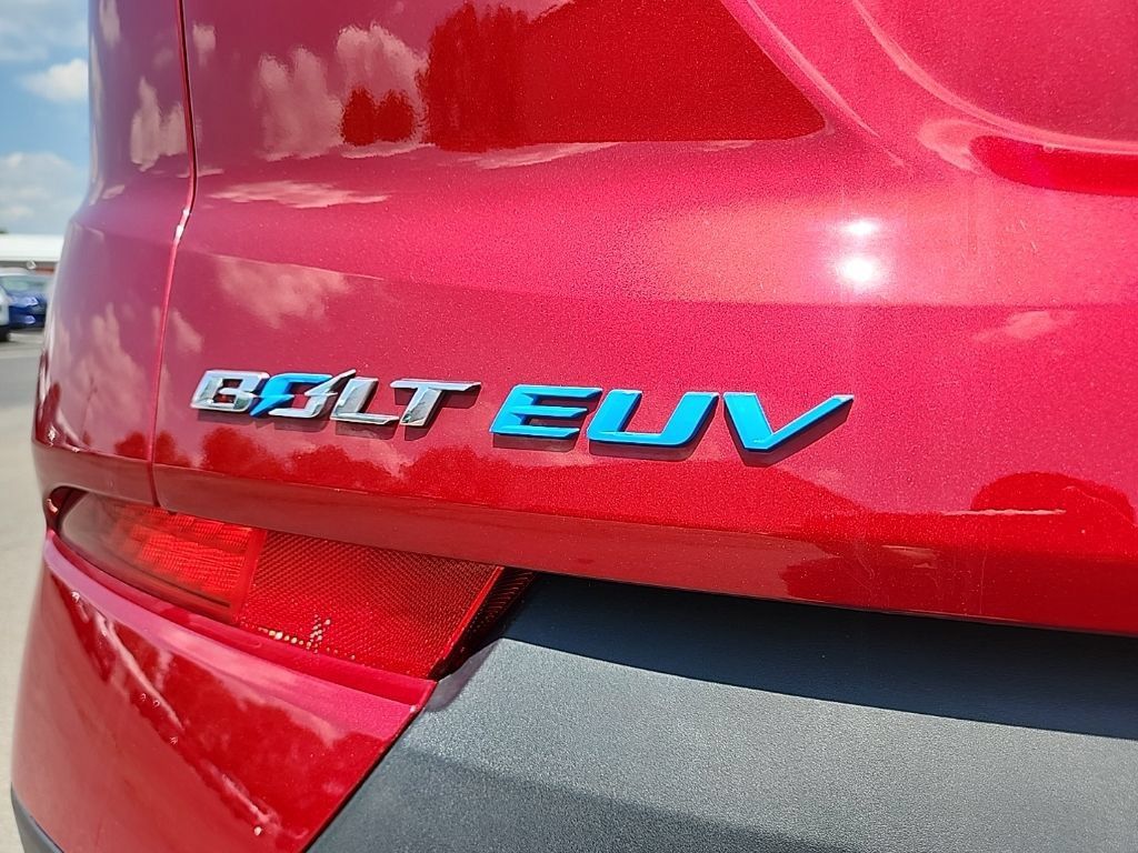 Used 2023 Chevrolet Bolt EUV LT w/ Comfort Package FWD image 6
