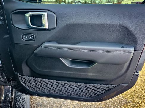 Certified 2021 Jeep Wrangler Unlimited Sahara image 38