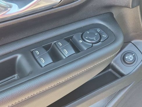 Used 2024 GMC Terrain SLT AWD/4WD image 13
