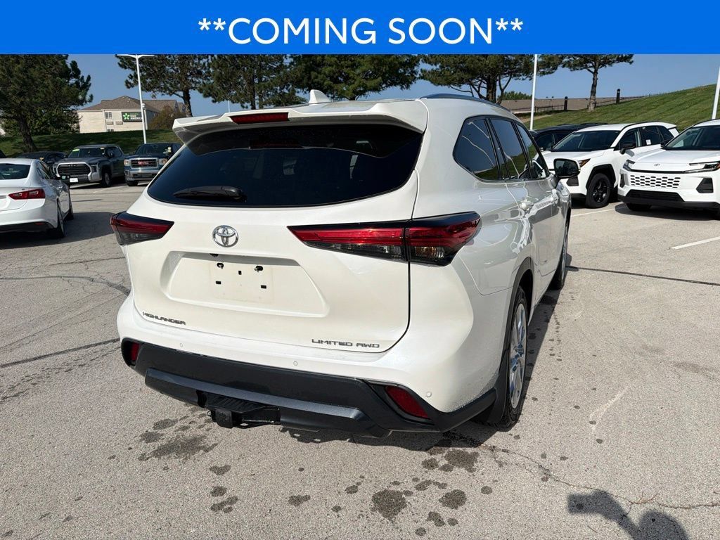 Used 2021 Toyota Highlander Limited AWD/4WD image 8