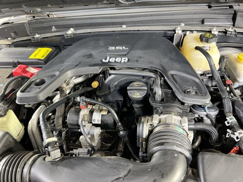 Used 2021 Jeep Wrangler Unlimited Sport AWD/4WD image 28
