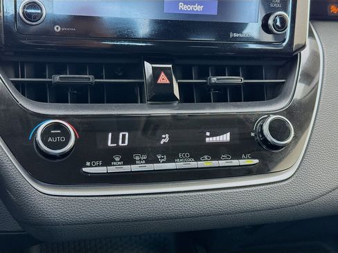 Used 2021 Toyota Corolla LE image 12