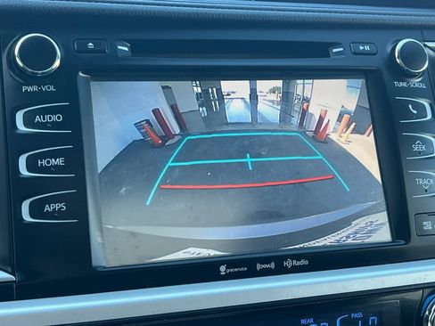 Used 2018 Toyota Highlander XLE AWD/4WD image 17