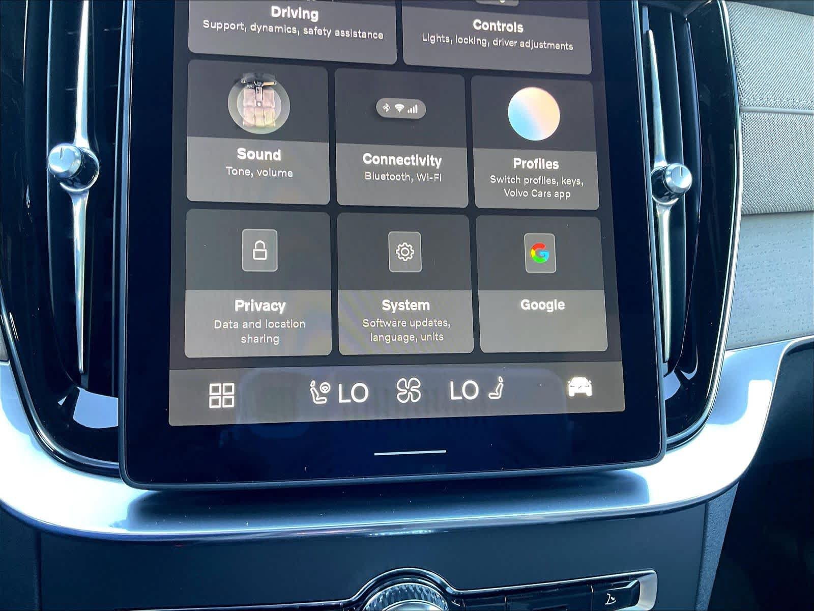 New 2027 Volvo XC90 B6 Plus AWD/4WD image 22