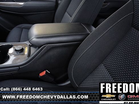 Used 2023 GMC Acadia SLE image 31