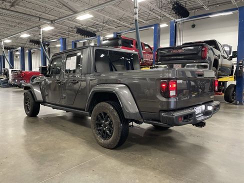 Used 2023 Jeep Gladiator Sport S image 5