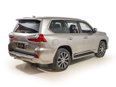 Used 2020 Lexus LX 570 4WD w/ Luxury Package image 6
