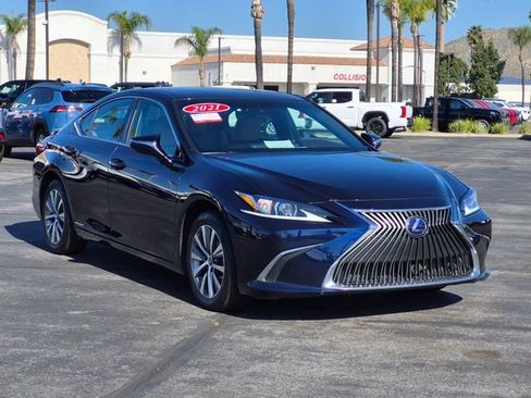 Used 2021 Lexus ES 300h w/ Accessory Package image 3