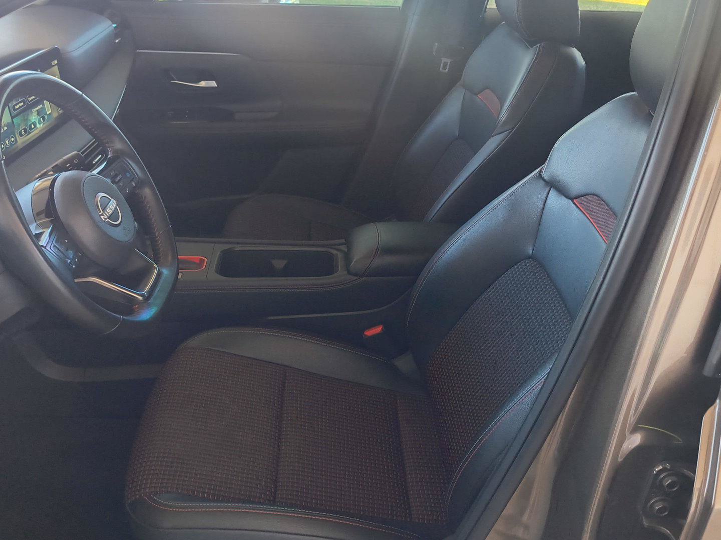 Used 2025 Nissan Kicks SR FWD image 21