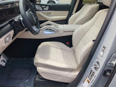Used 2025 Mercedes-Benz GLS 580 4MATIC image 15