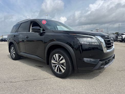 Used 2025 Nissan Pathfinder SL w/ Cargo Package FWD image 9