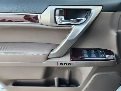 Used 2017 Lexus GX 460 image 22