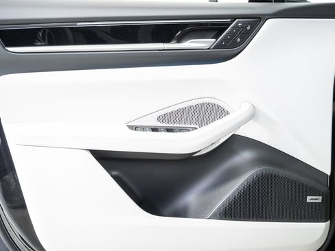 New 2026 Porsche Macan 4 Electric AWD/4WD image 6