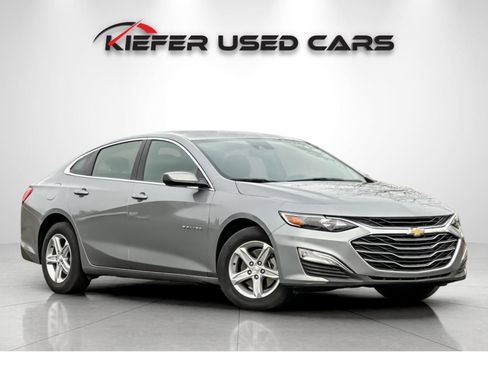Used 2024 Chevrolet Malibu LS image 2