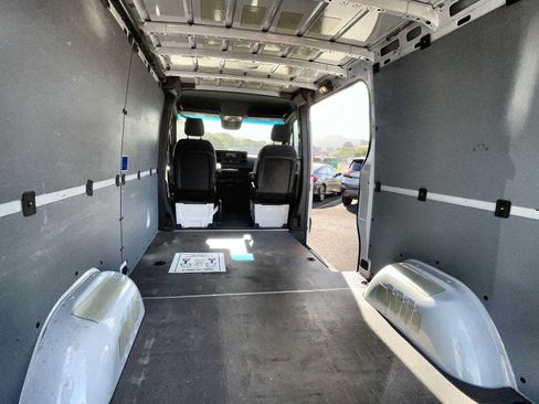 Used 2020 Mercedes-Benz Sprinter 2500 image 25