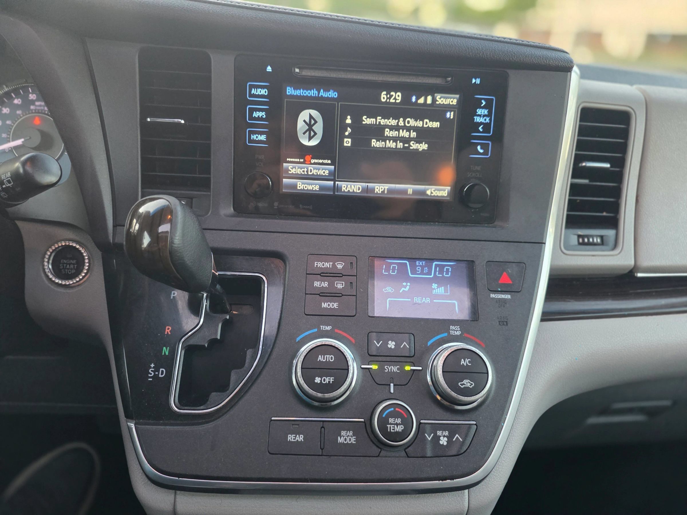 Used 2017 Toyota Sienna XLE FWD image 30