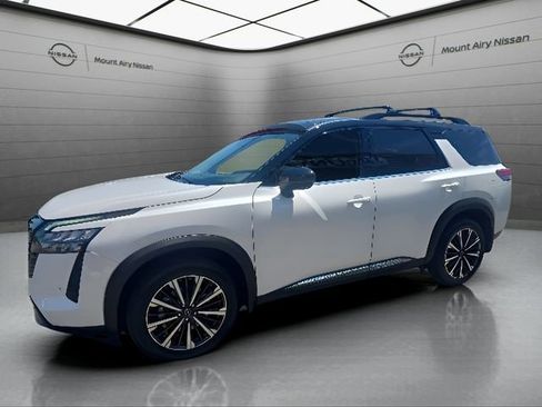 New 2026 Nissan Pathfinder Platinum AWD/4WD image 8