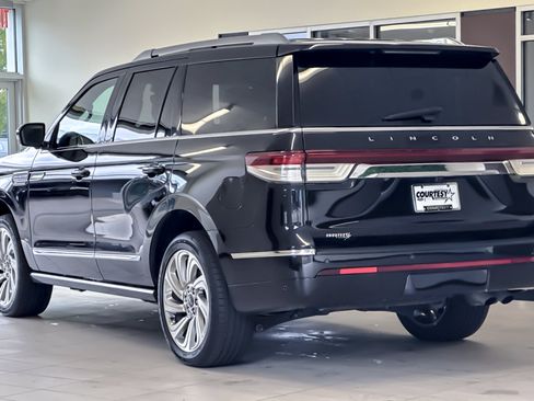 Certified 2024 Lincoln Navigator Reserve AWD/4WD image 6