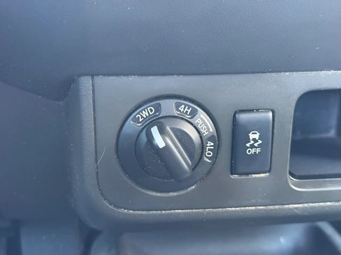 Used 2018 Nissan Frontier SV AWD/4WD image 19